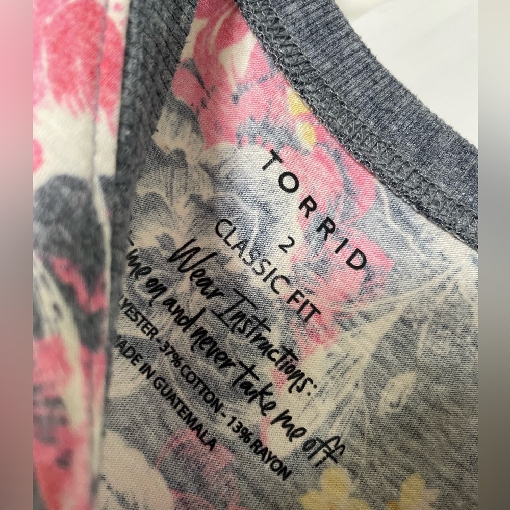 Classic fit, torrid, 2, plus, 18/20, floral, two tone summer top! - Picture 3 of 3